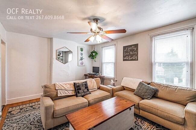 Building Photo - 330 W 3rd Ave