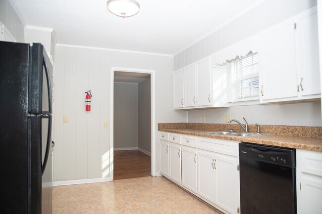 Building Photo - 3 bedroom/ 2 bathroom rental in Cullman City limits