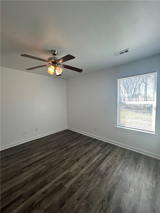 Building Photo - 644 Hidden Springs Dr