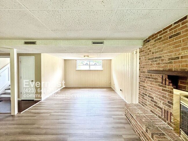 Building Photo - 3-Bedroom, 2-Bathroom Home with Basement a...