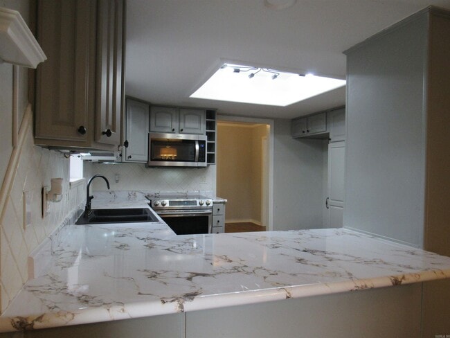 Building Photo - 303 Merganzer Dr