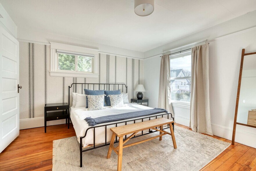 Building Photo - 1032-1036 Southeast 12th Avenue-SI ID1309849P