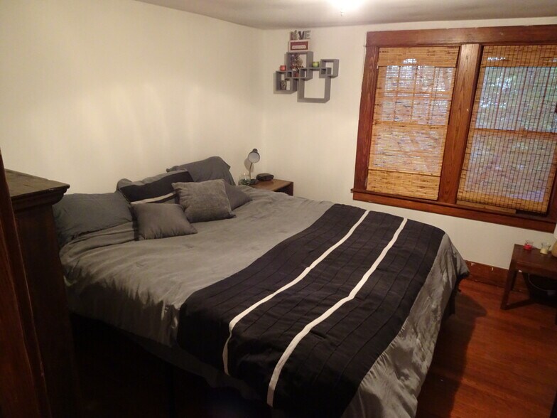 Building Photo - 718 Cliff St