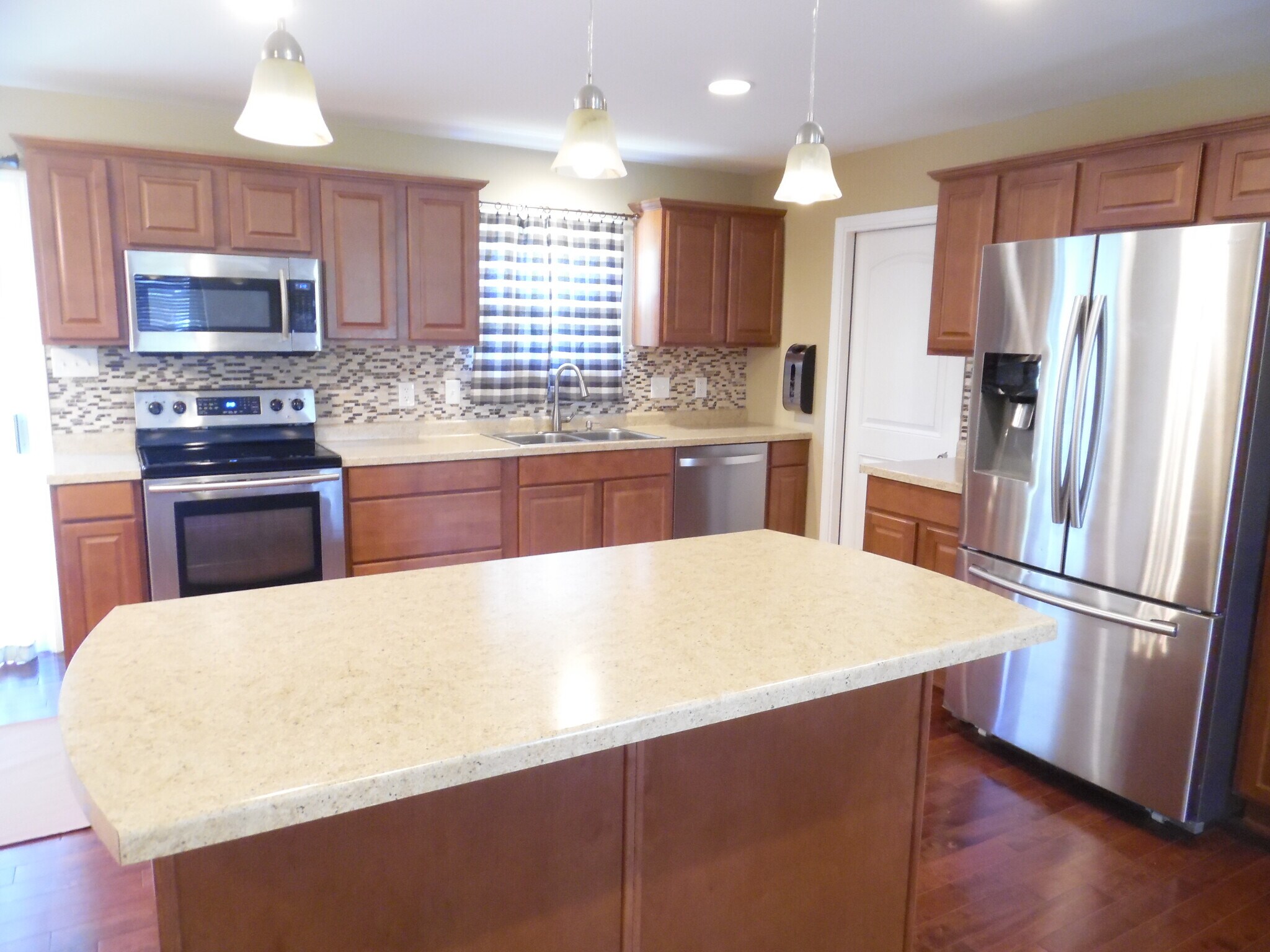 Building Photo - 8760 Ashbrook Dr