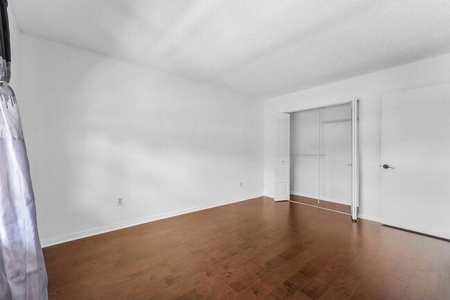 Building Photo - 8566 Casa Del Lago