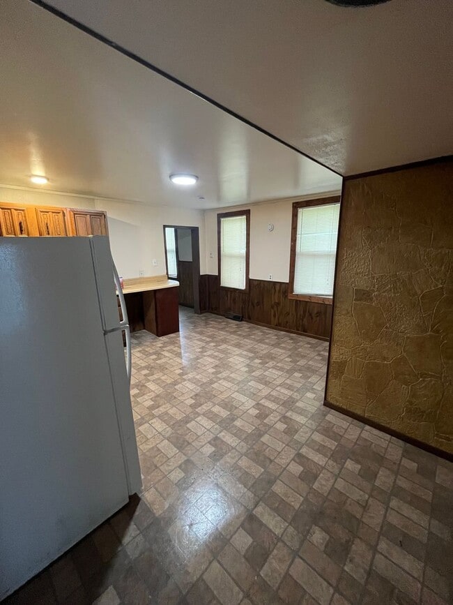 Building Photo - Section 8 Accepted, Charming 2BR 1 BA Home...