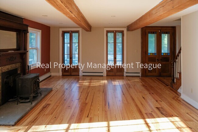 Building Photo - Dream home in Altamont