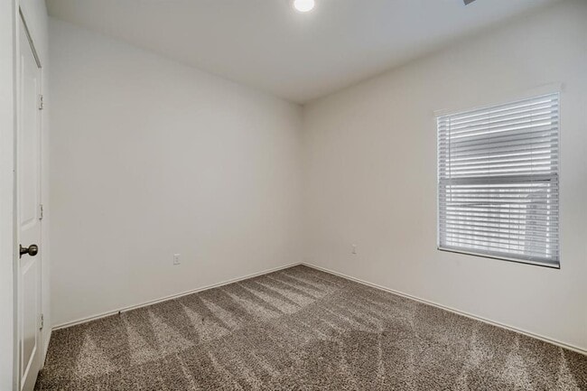 Building Photo - 7001 Tonka Ln