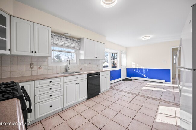 Building Photo - 573 Lloyd Rd