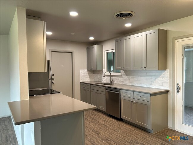 Building Photo - 362 Lockener Ave