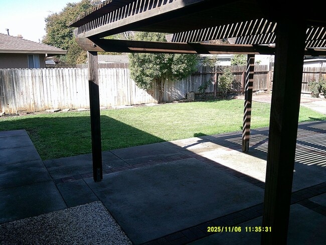 Building Photo - 390 S Almond St