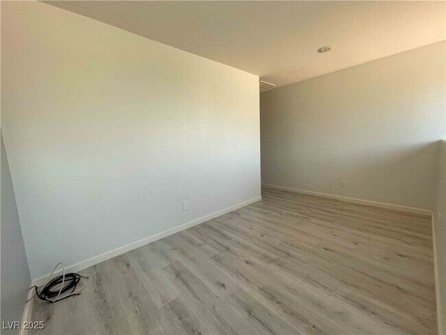 Building Photo - 9943 Shallot Ct