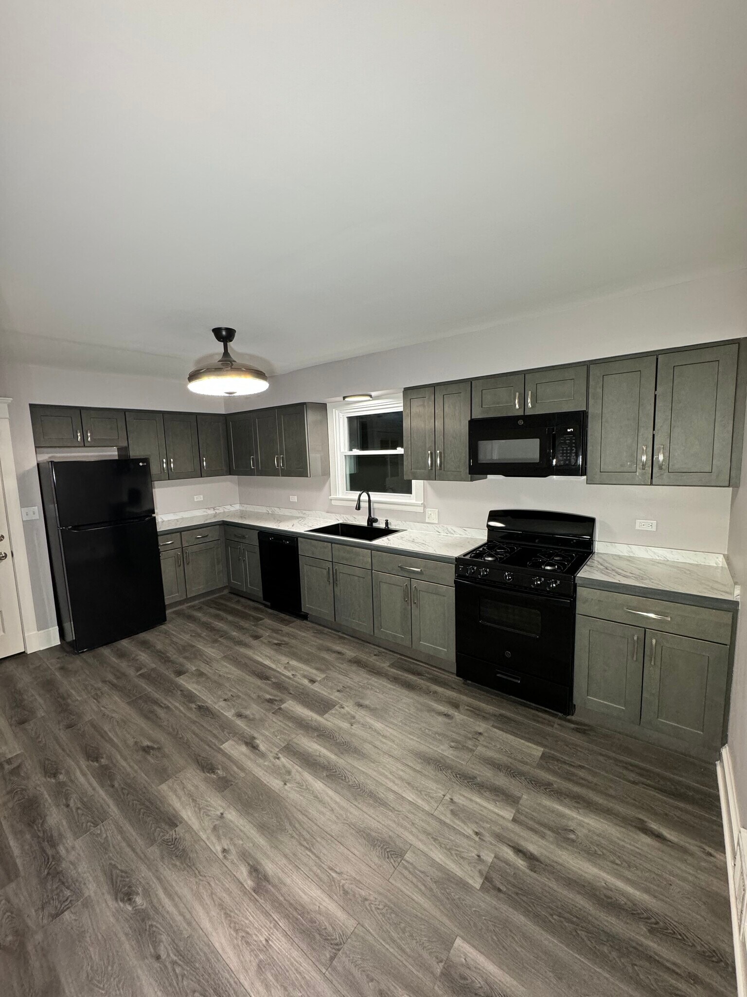 kitchen - 1818 Ashland Ave