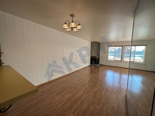 Building Photo - 3790 W Benjamin Holt Dr