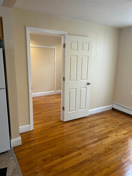Building Photo - 98 Kirtland St