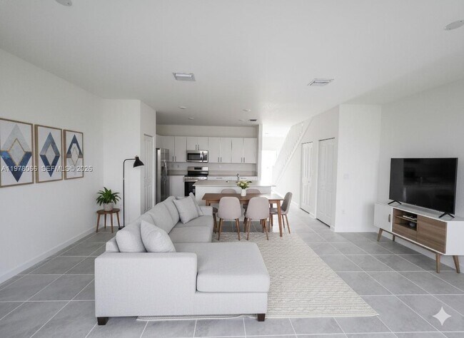 Building Photo - 300 10th Ct