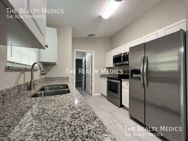 Building Photo - 5805 NW 60th Terrace