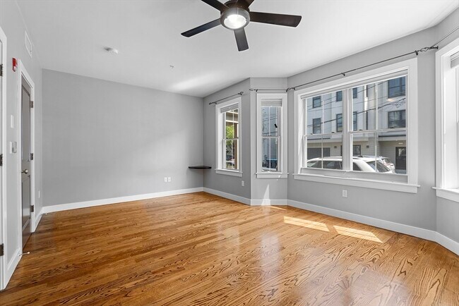 Building Photo - 774 E 3rd St