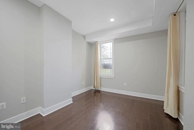 Building Photo - 608 Irving St NW