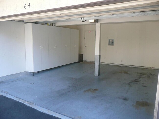 Building Photo - 2-Bedroom 1-Bathroom La Jolla UTC Condo wi...