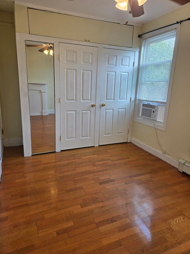Building Photo - 281 Monmouth St