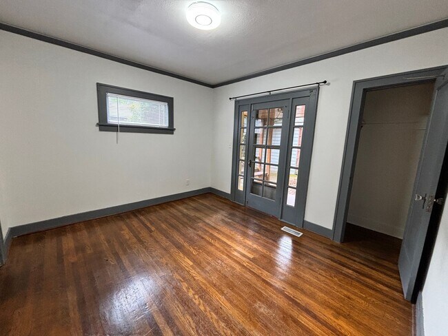 Building Photo - Newly updated 4 bedroom house in Laurelhurst neighborhood!