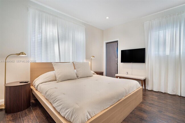 Building Photo - 920 SW 9th St