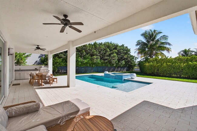 Building Photo - 19886 Meadowside Ln