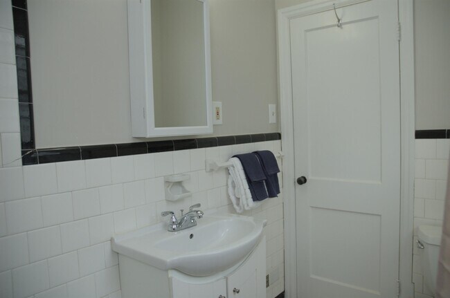 Building Photo - 2516 Derwent Dr SW