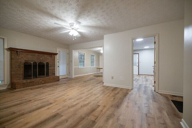 Building Photo - 1151 Brookwood Dr