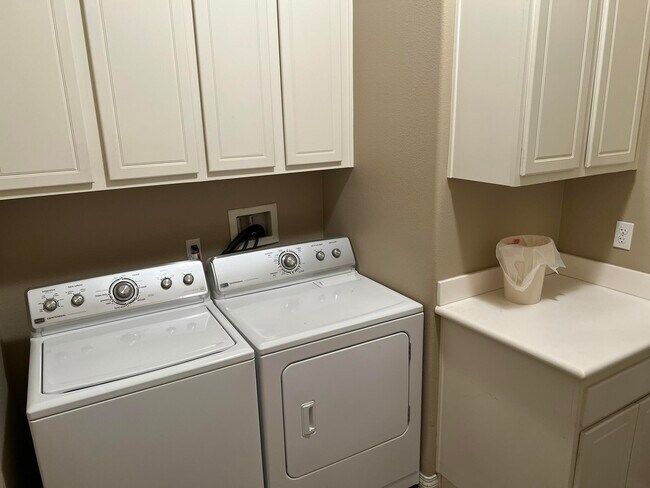 Building Photo - 59 Shoreline Dr