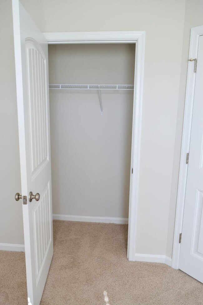 Building Photo - Stunning NEW Townhouse in Heritage Trace!