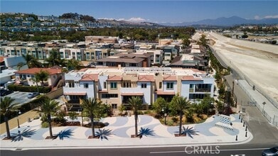 Building Photo - 1523 Doheny