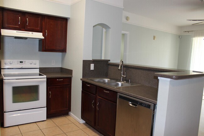 Building Photo - 2801 Chancellorsville Dr