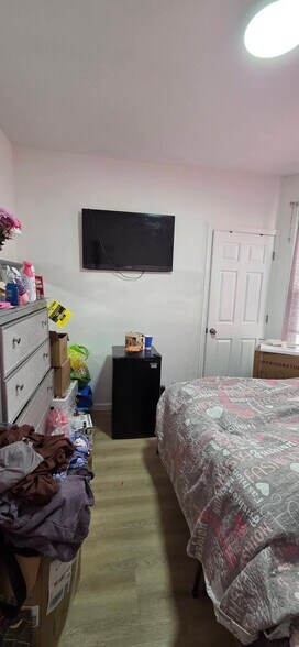 Building Photo - 35 Vernon Ave