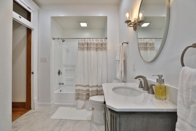 Building Photo - 398 W 5th Ave