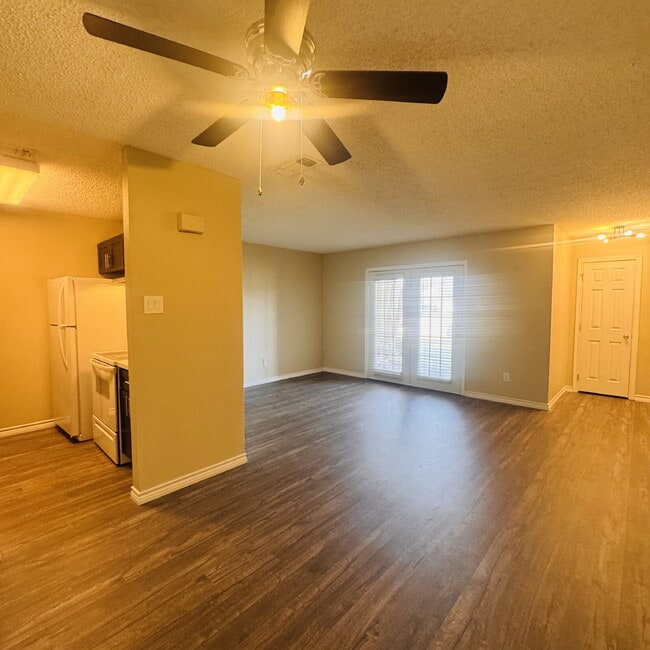 Building Photo - Welcome home to your new oasis at Camden Condominium in Groves, TX!