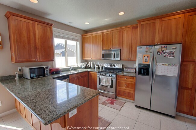 Building Photo - Beautiful Five Bedroom Craftsman Style Home in Molalla!