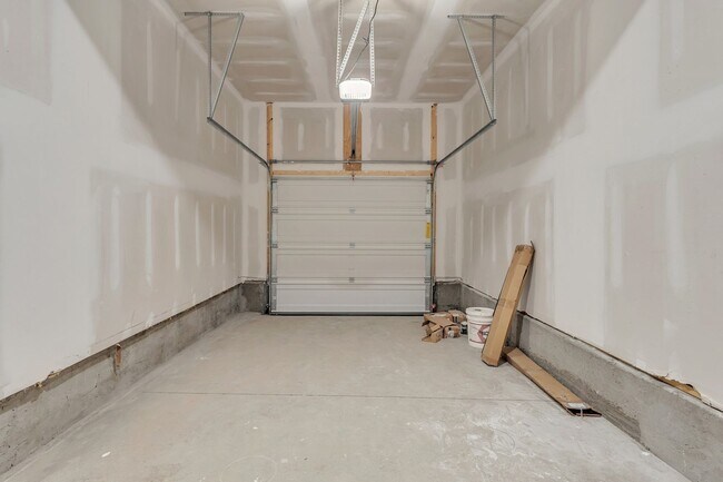 Building Photo - 5002 Dayflower Dr