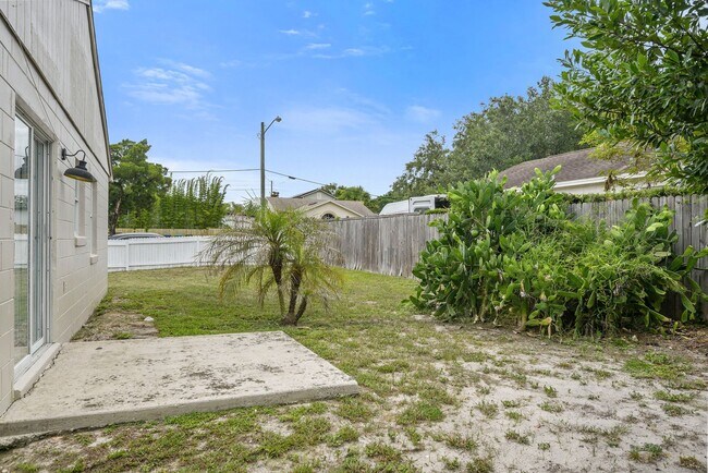 Building Photo - Winter Park 3 bedroom steps to shopping, dining.