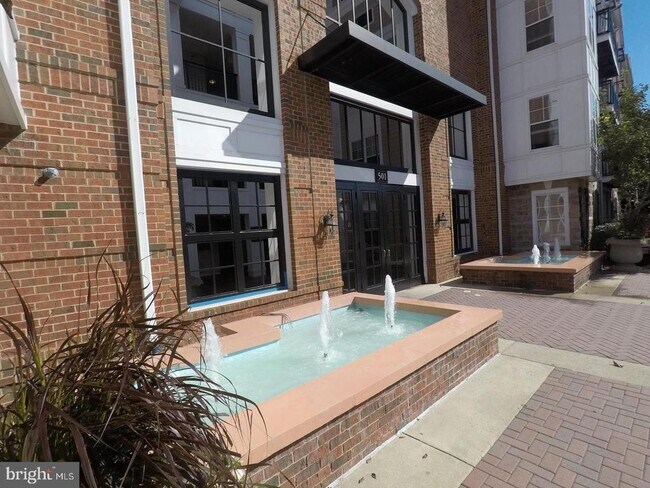 Building Photo - 501 Hungerford Dr