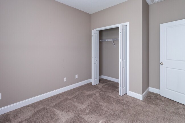 Building Photo - 509 Broadberry Ave