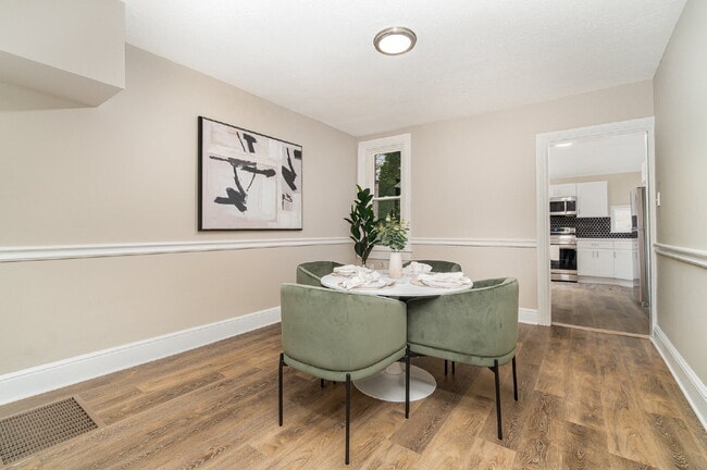 Building Photo - "Charming 3-Bed Townhouse Retreat in the Heart of Lancaster – Spacious 1728 Sq Ft Living!"