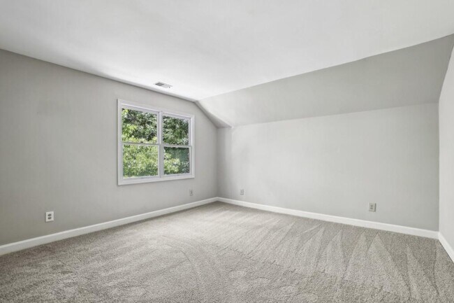 Building Photo - 110 Westchester Way