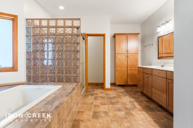 Building Photo - Mountain Craftsman Retreat with Long-Range...