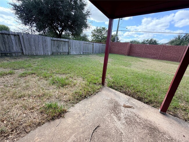 Building Photo - 1927 Oakwell Ln