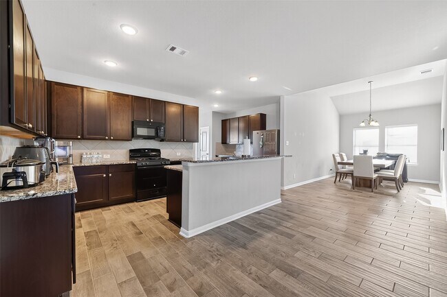 Building Photo - 2422 Agassiz Dr