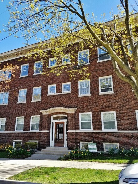 Building Photo - 2312 E Wyoming Pl