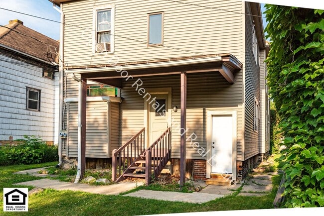 Building Photo - 109 S State St
