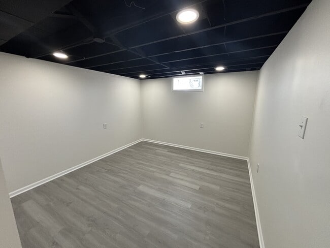 Building Photo - 354 Taney St